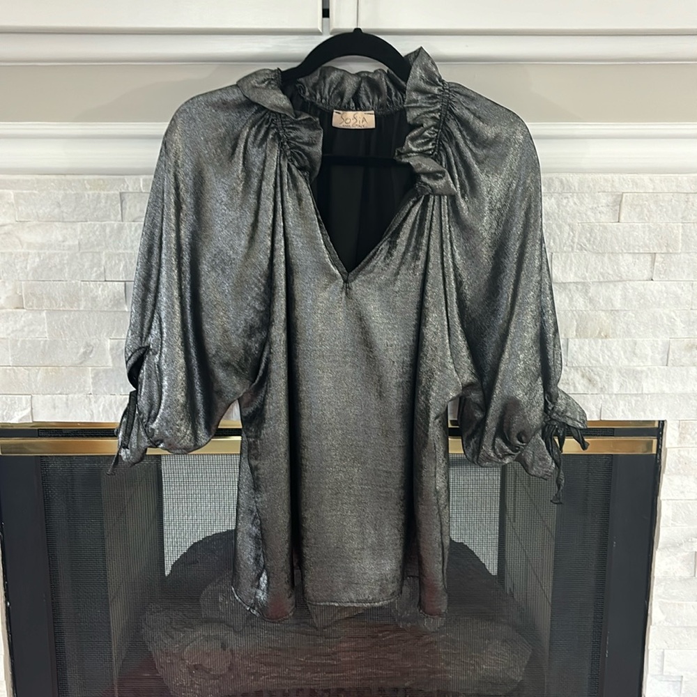 Sofia one size top made in Italy. Worn once. Would probably fit a 2-10 or 12.